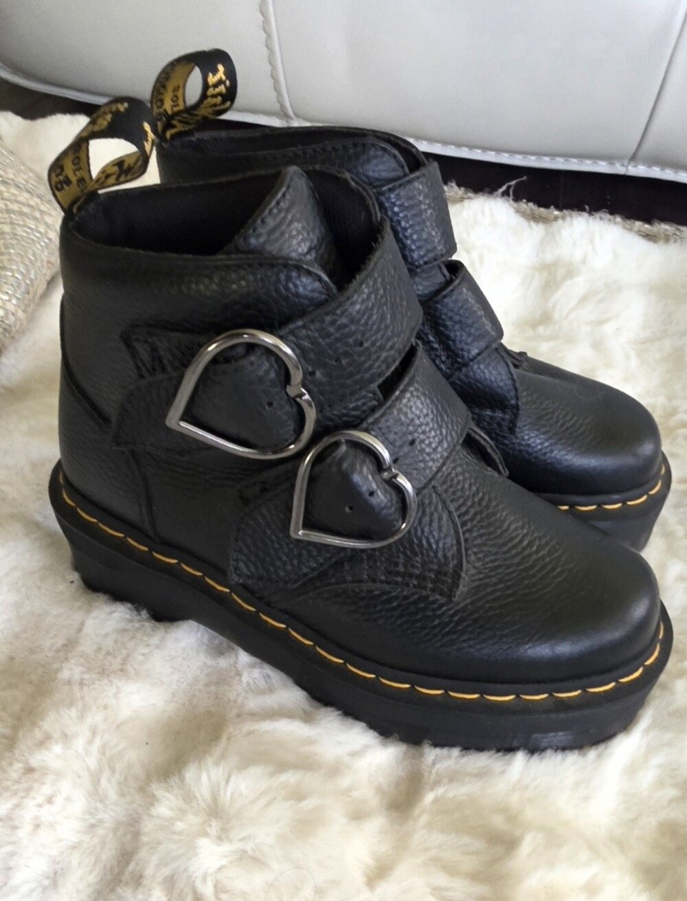 RARE Dr. Martens Devon Heart Black Leather Platform Boots Women's 6 NEW